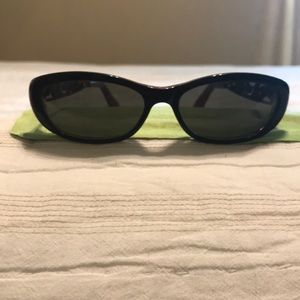 Women’s Black Oval Sunglasses - Classic UV Protection
